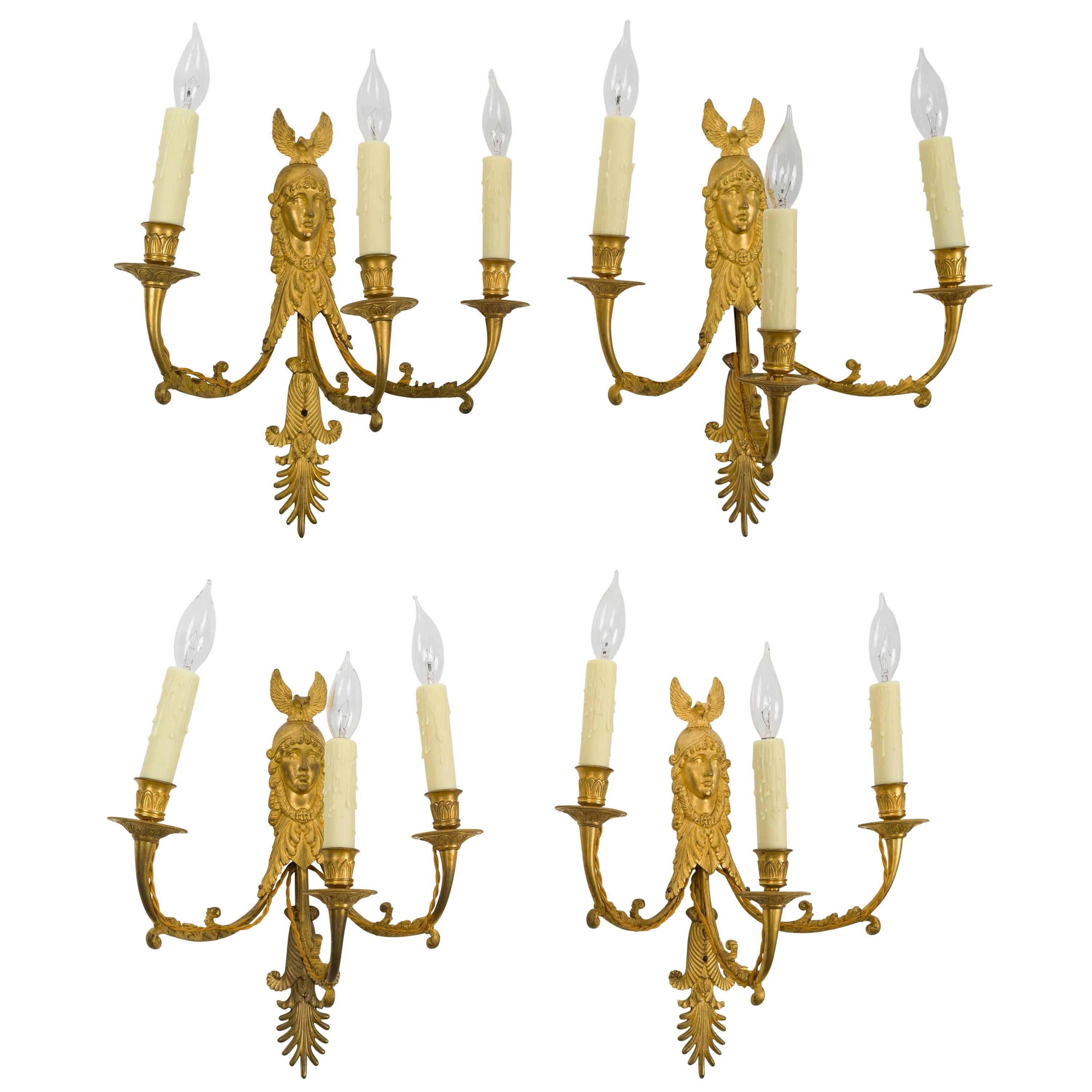 Set von vier Empire-Goldbronze-Wandleuchtern mit drei Leuchten, Ravrio zugeschrieben