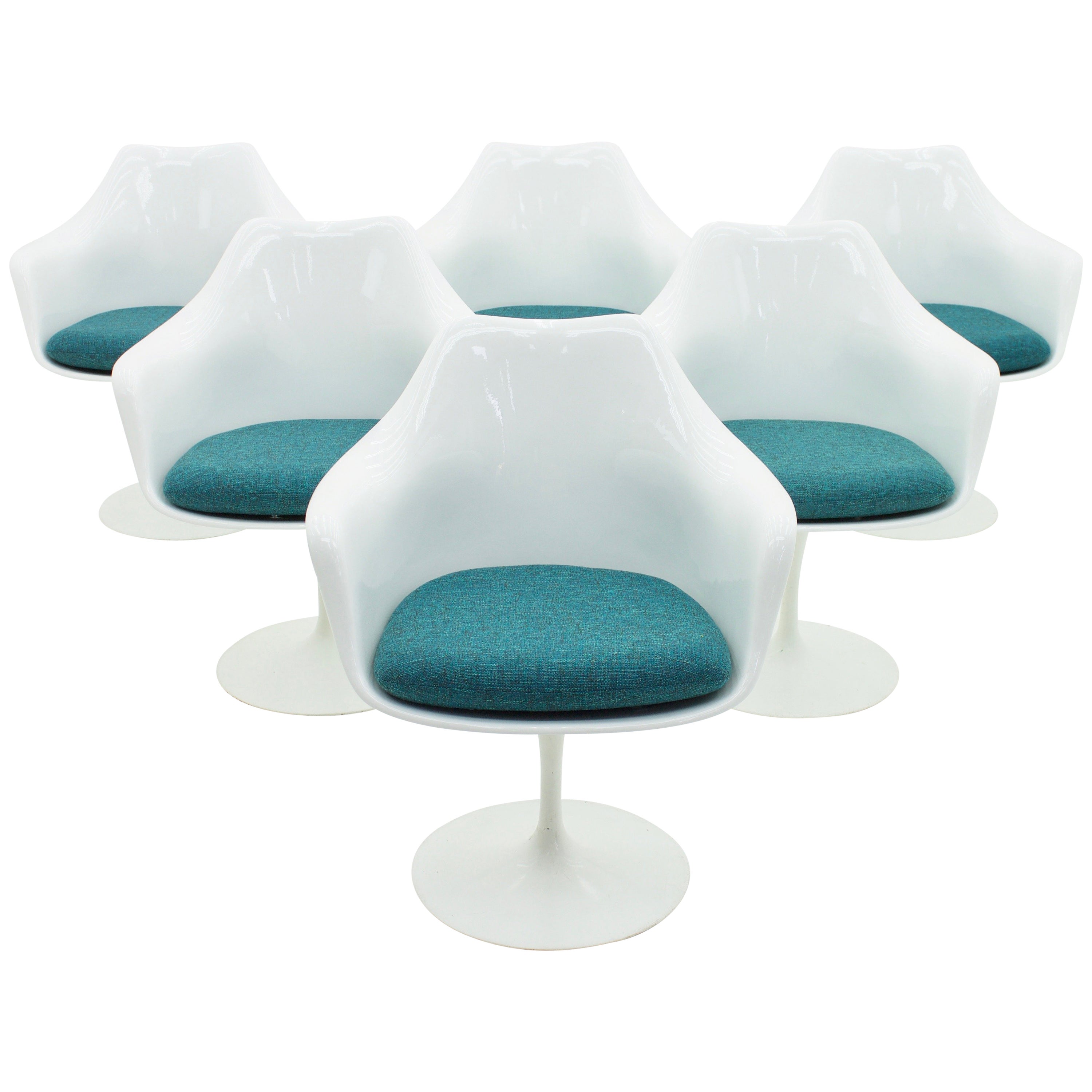 Set Of Six Eero Saarinen Tulip Swivel Chairs, Knoll International Set Of Six Eero Saarinen Tulip Swivel Chairs, Knoll International