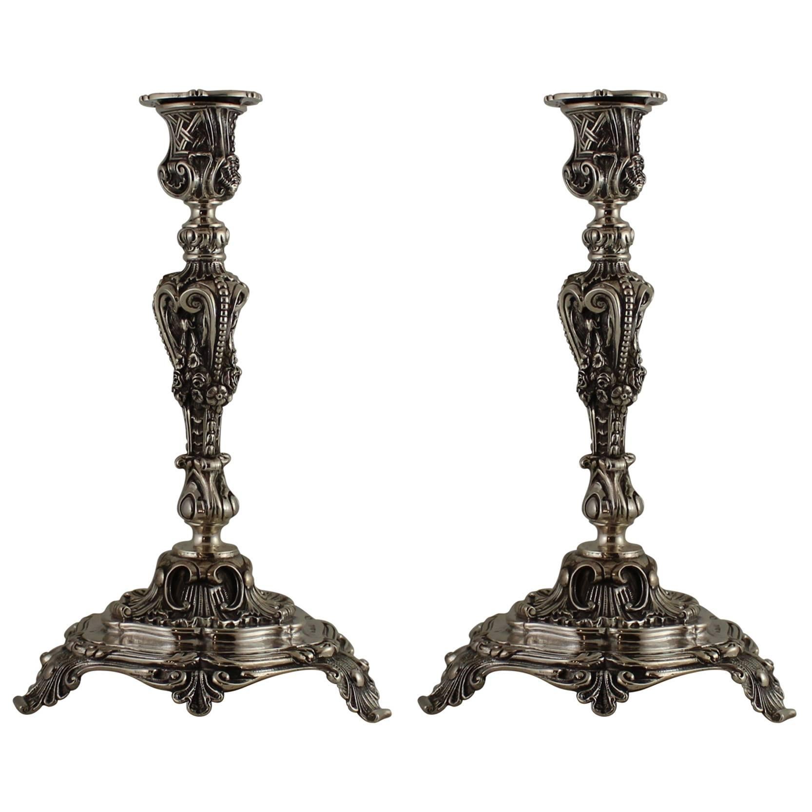 Paire de bougeoirs anglais en argent sterling John George Smith en vente