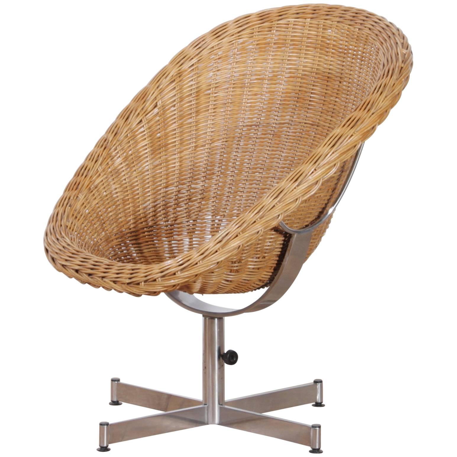 1960s, Rattan Swivel Chair by Dirk Van Sliedregt for Gebroeders Jonkers