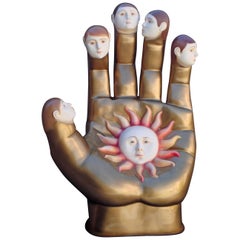 Mano in ceramica con volti firmata Sergio Bustamante