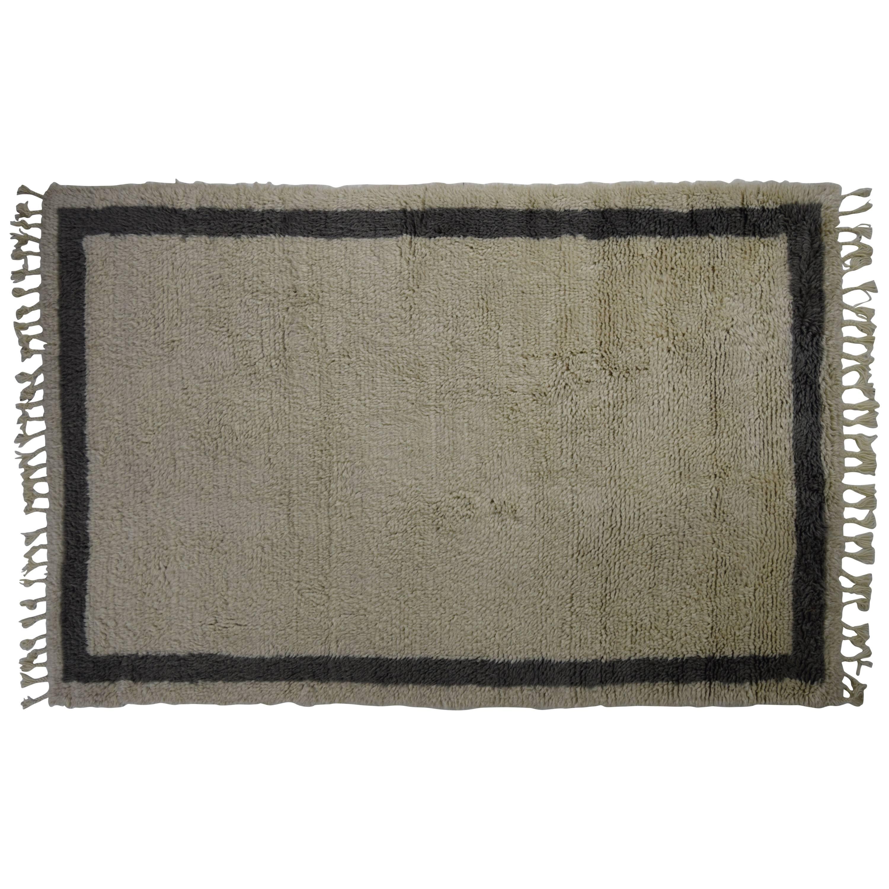 Atlas Ivory and Dark Grey Shaggy Wool Rug For Sale