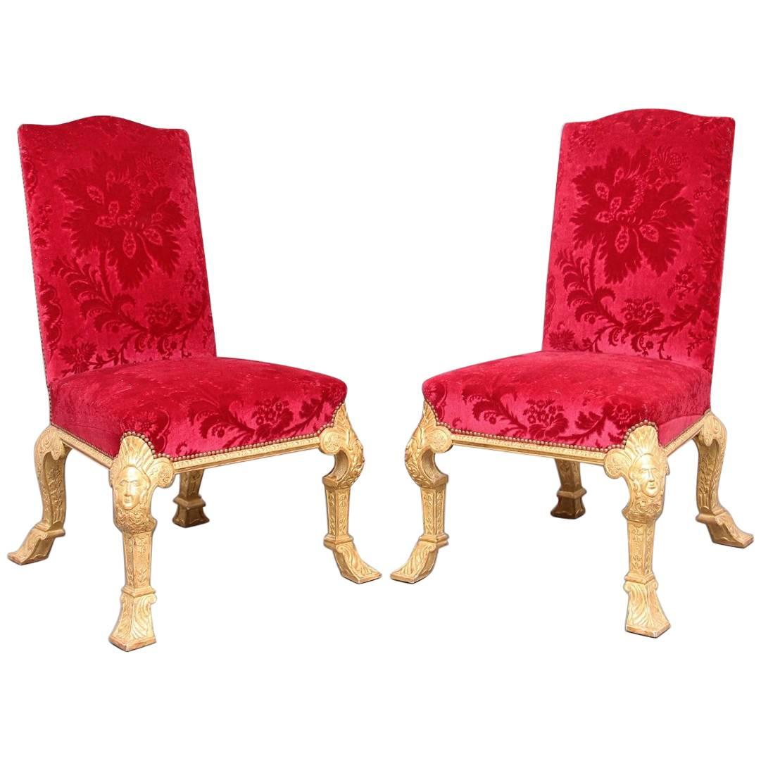 Paar Stühle aus vergoldetem Holz im George-I.-Stil im Angebot