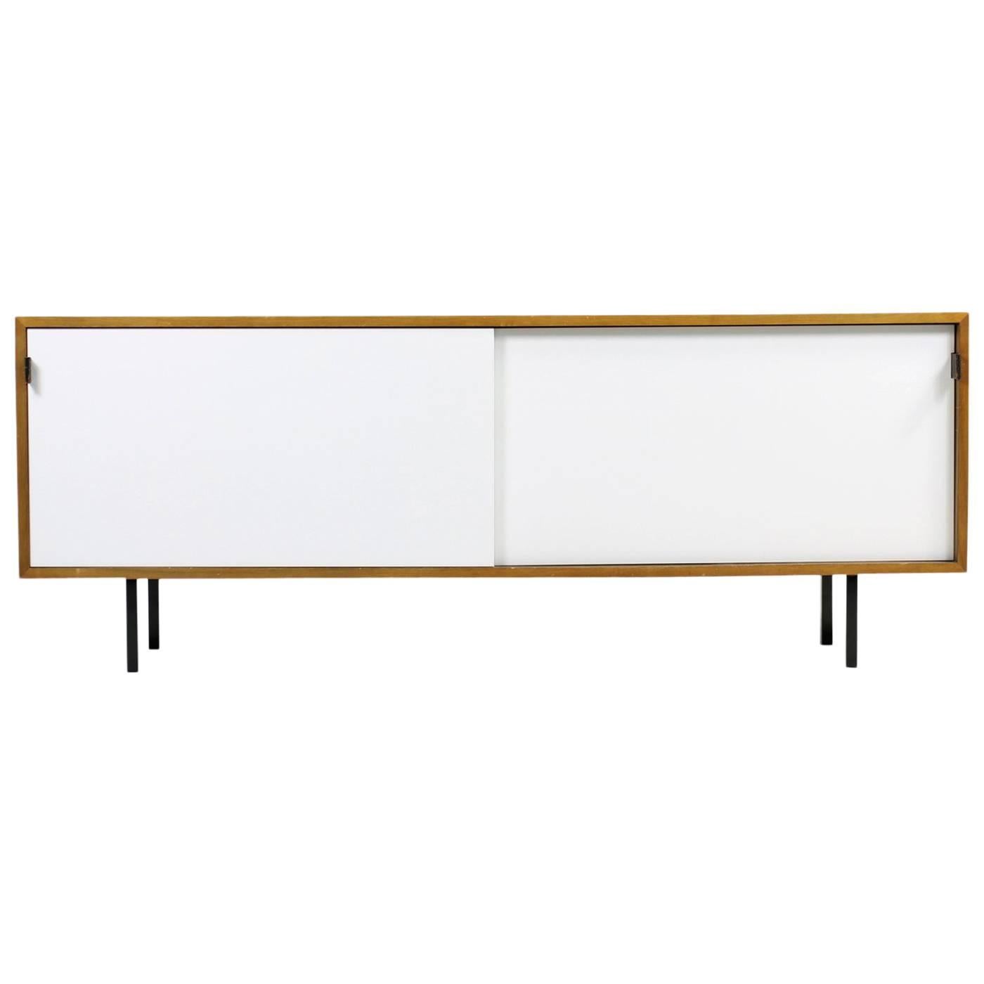 Beautiful 1950s Florence Knoll Mod. 116 Cherry Sideboard Knoll Int. White Doors