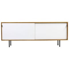 Beautiful 1950s Florence Knoll Mod. 116 Cherry Sideboard Knoll Int. White Doors