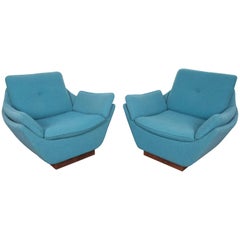 Pair of Midcentury Style Lounge Chairs in Knoll Boucle Fabric