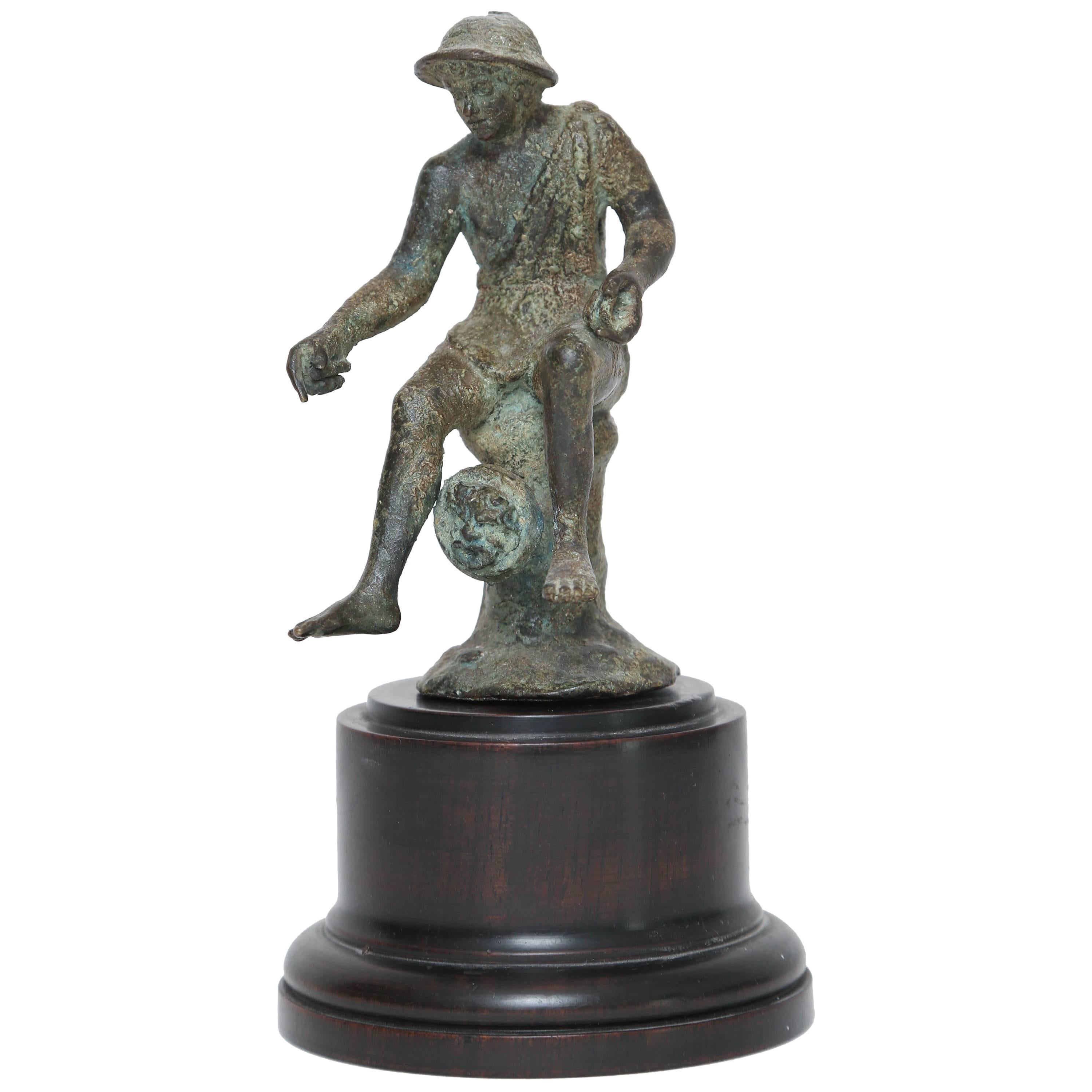 Sculpture en bronze d'un pêcheur, d'après l'Antiquité romaine, trouvée à Pompéi en vente