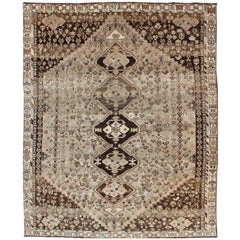 Persischer Shiraz-Teppich im Vintage-Stil mit vertikalen, subgeometrischen Medaillons in Braun/Taupe