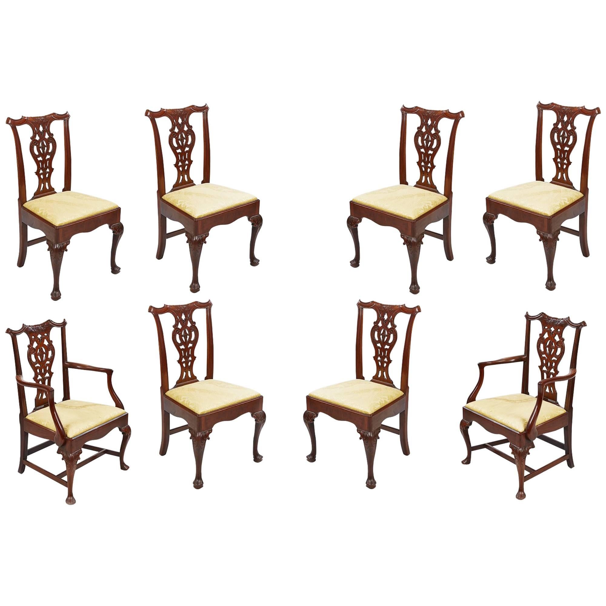 Ensemble de huit chaises de salle à manger de style Chippendale du 19ème siècle