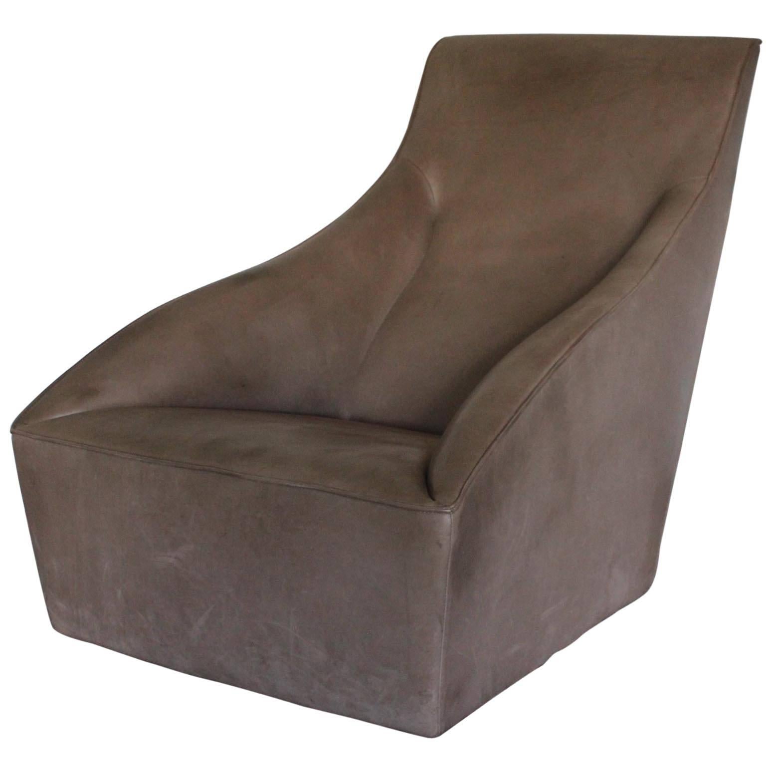 Molteni & C “Doda” Armchair in Pale Walnut-Brown Leather For Sale