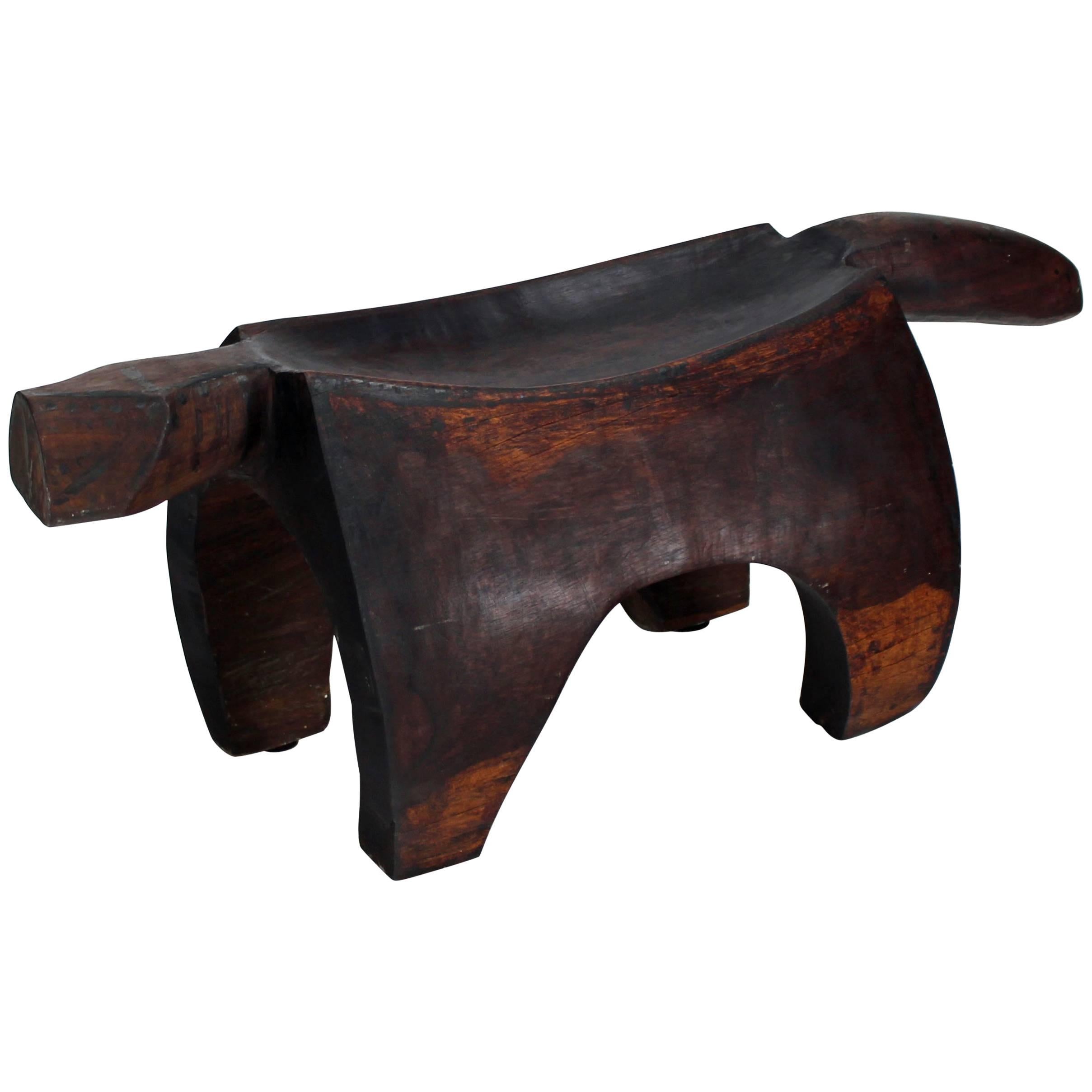 Volkskunst Schwere geschnitzte Log Bench Rhinoceros-Skulptur im Angebot