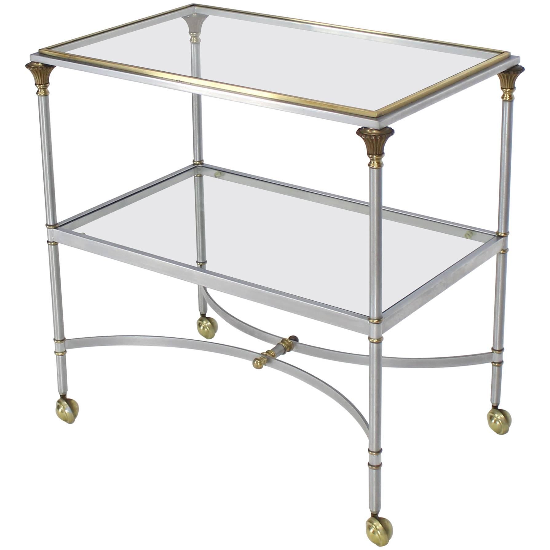 Carrito de bar de dos pisos de latón, cromo y cristal, rectangular y moderno de mediados de siglo