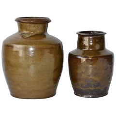 Set aus zwei antiken Olivenglas-Sets, handgefertigte chinesische Keramik