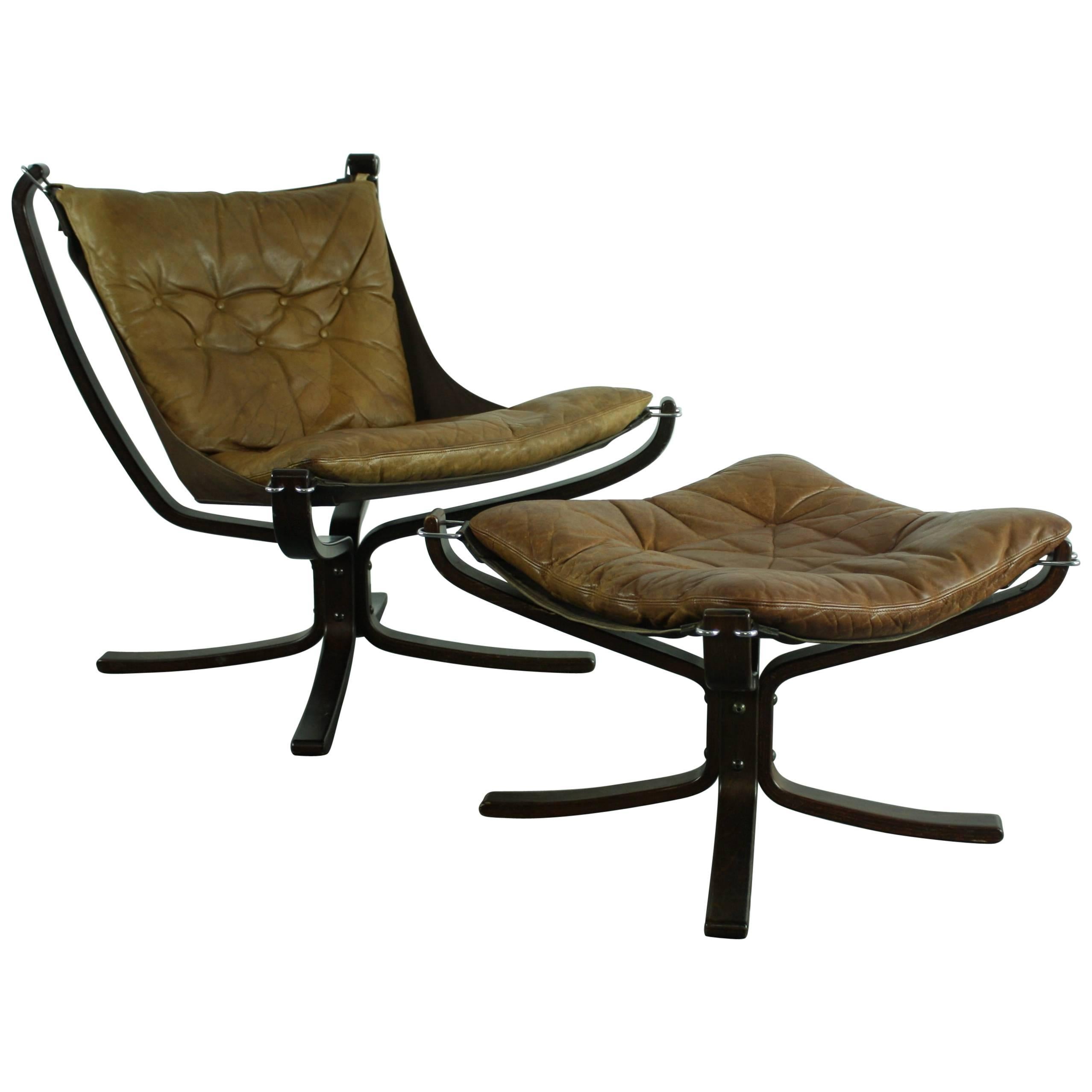 Vintage 1970s Low Back Camel Leather Falcon Chair and Ottoman by Sigurd Resell For Sale