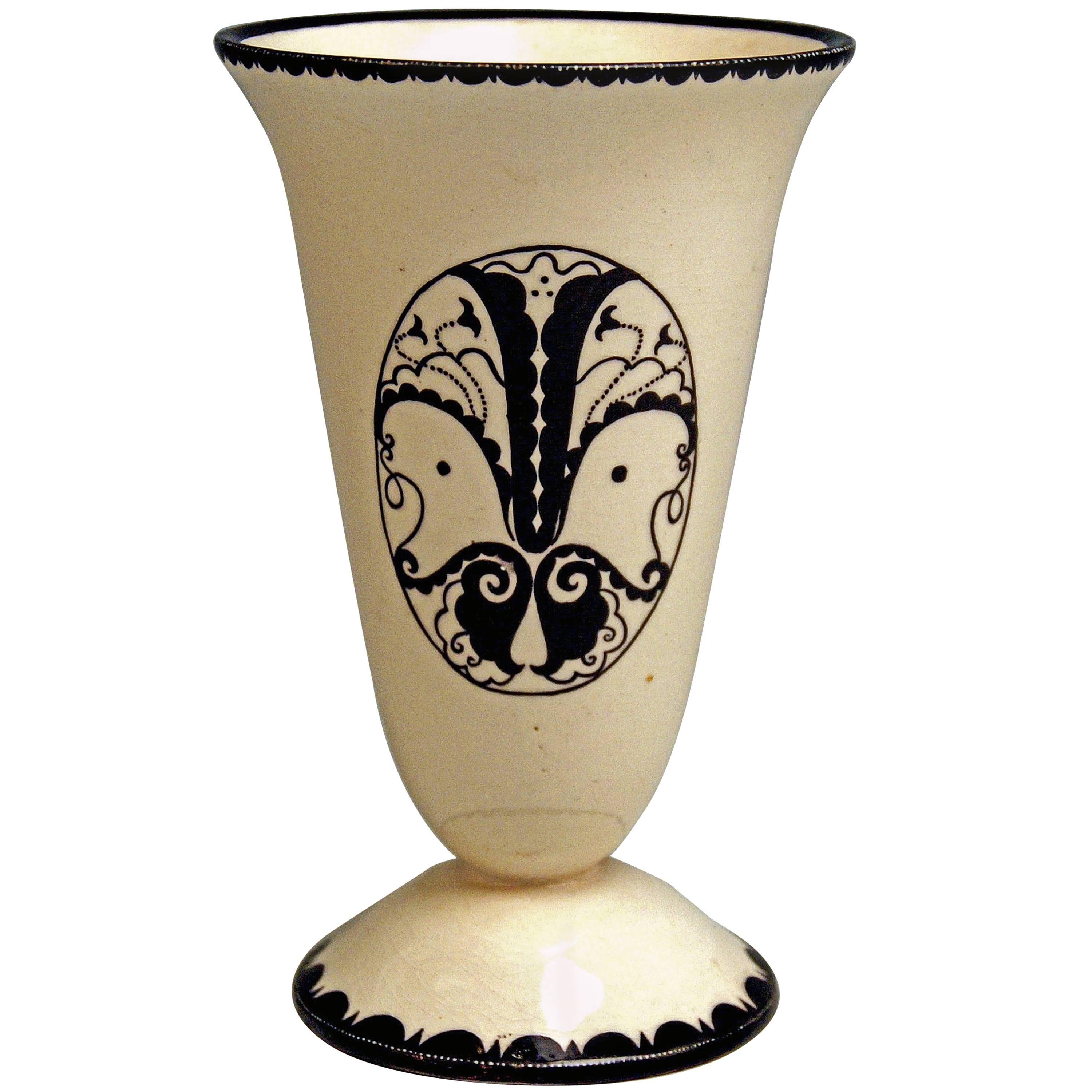 Vase Dagobert Peche Gmunden Keramik Modell 290, hergestellt um 1919 im Angebot