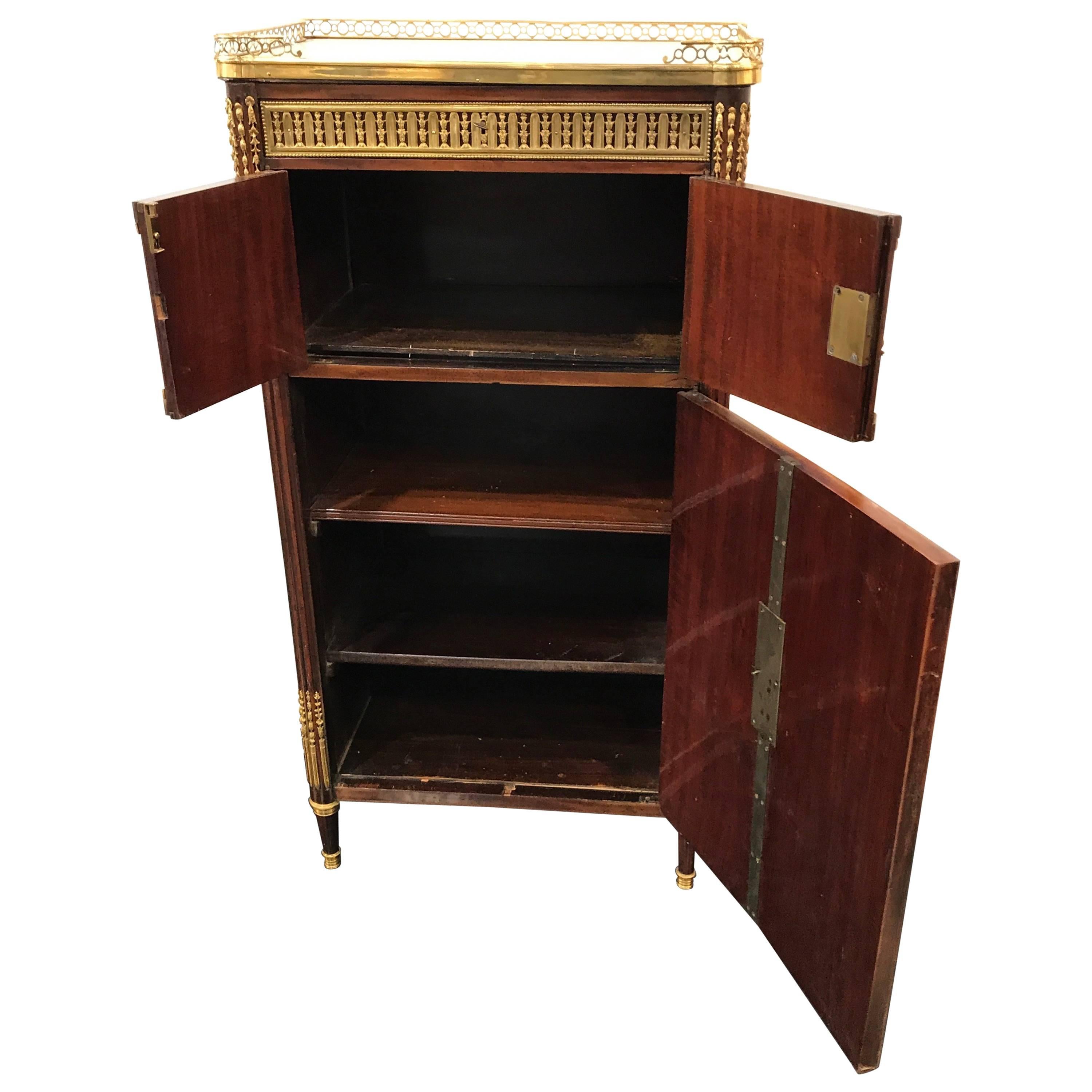 Louis XVI style cabinet, France, 1880, mahogany veneer with exquisite bronze mounts. In very good condition. The cabinet will be shipped from Germany. Standard shipping costs to Boston are included.