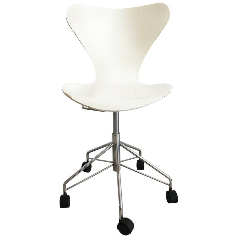 Arne Jacobsen For Fritz Hansen Danish 3117 White Bentwood Swivel Arne Jacobsen For Fritz Hansen Danish 3117 White Bentwood Swivel Desk Chair