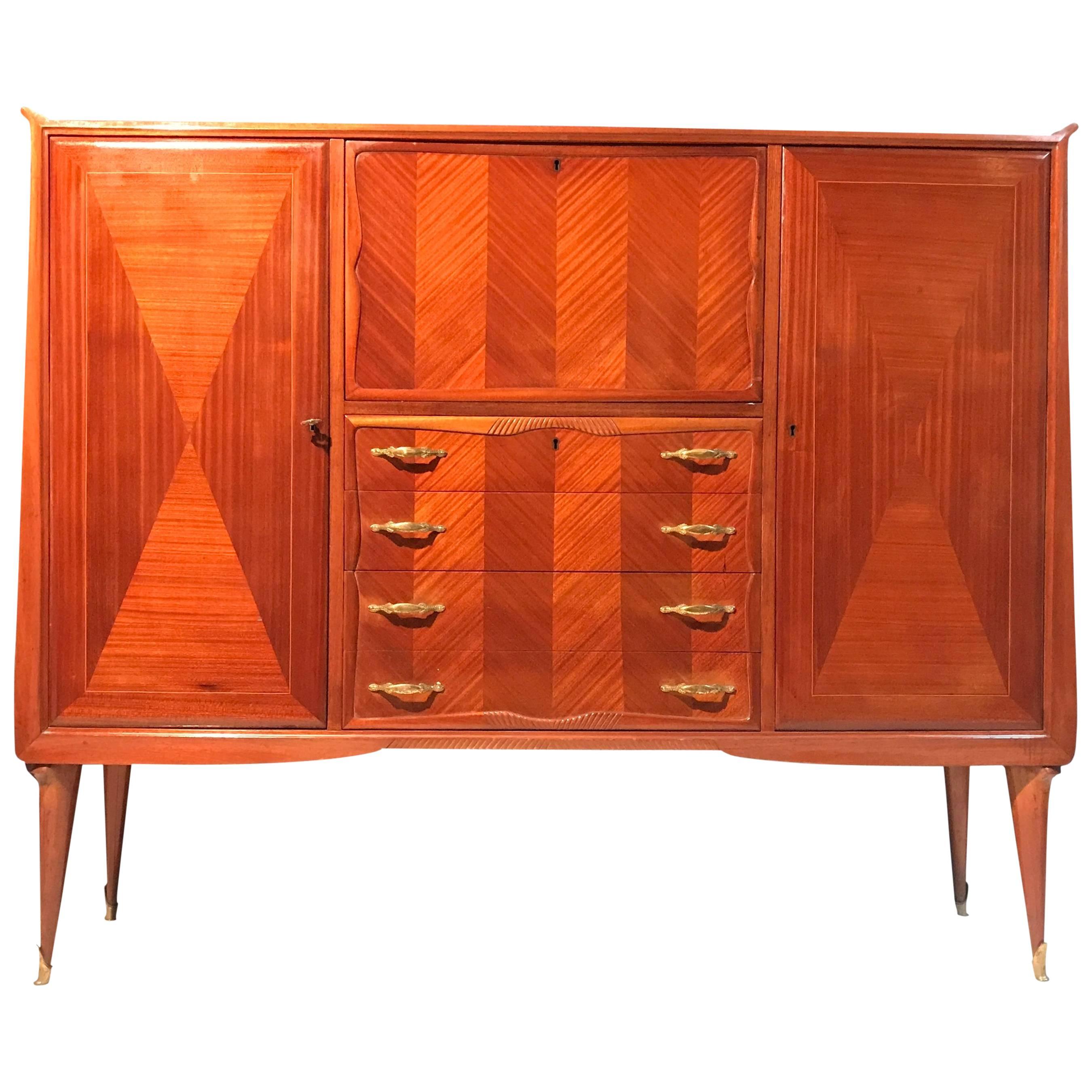 Élégante armoire de bar italienne du milieu du siècle dernier dans le style de Paolo Buffa, années 1950