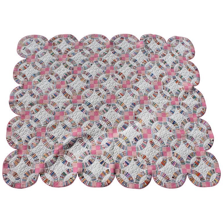 Double Wedding Ring Quilt With Scalloped Border For Sale At 1stdibs