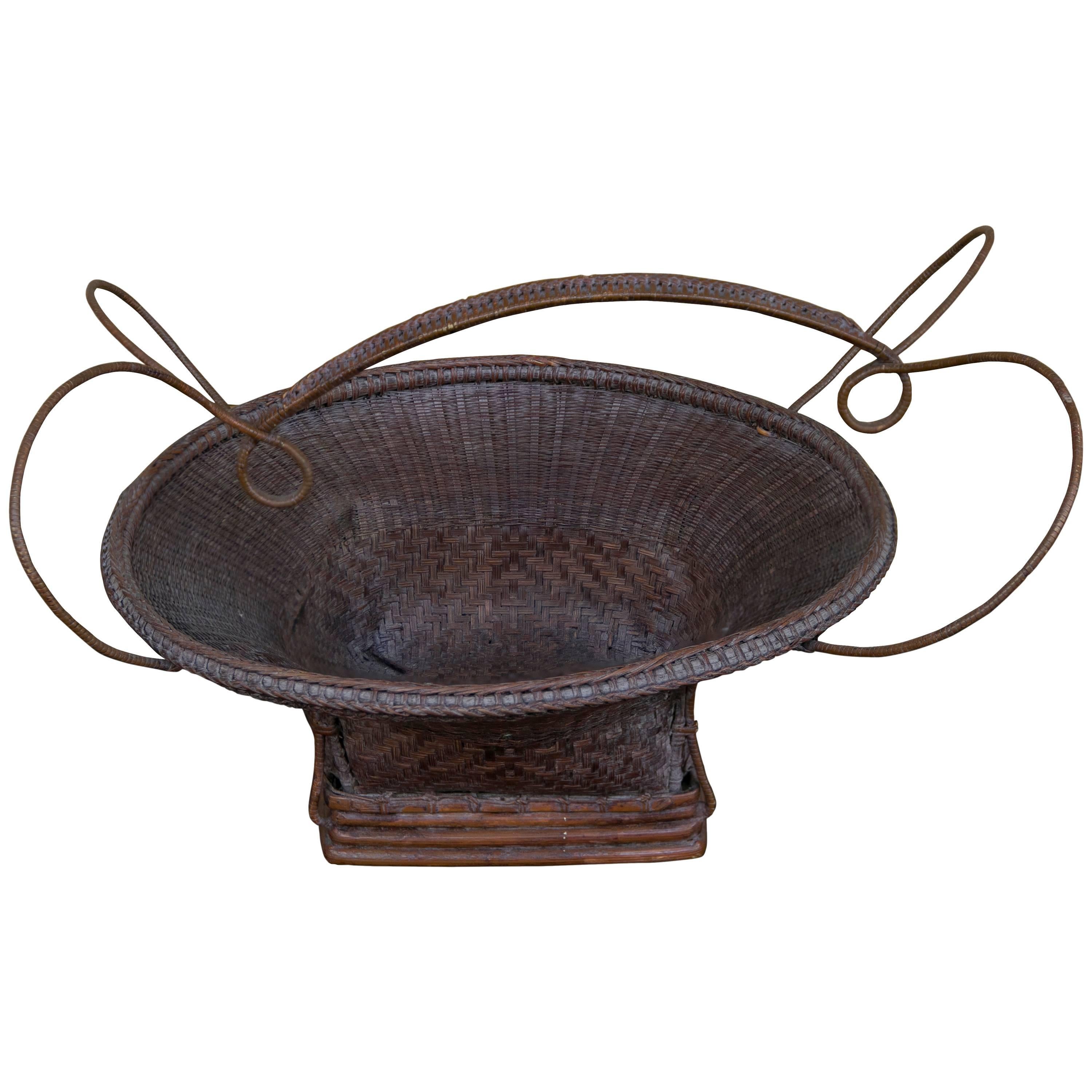 Early 20th Century Central Thai Finely Handwoven Basket with Handle For Sale
