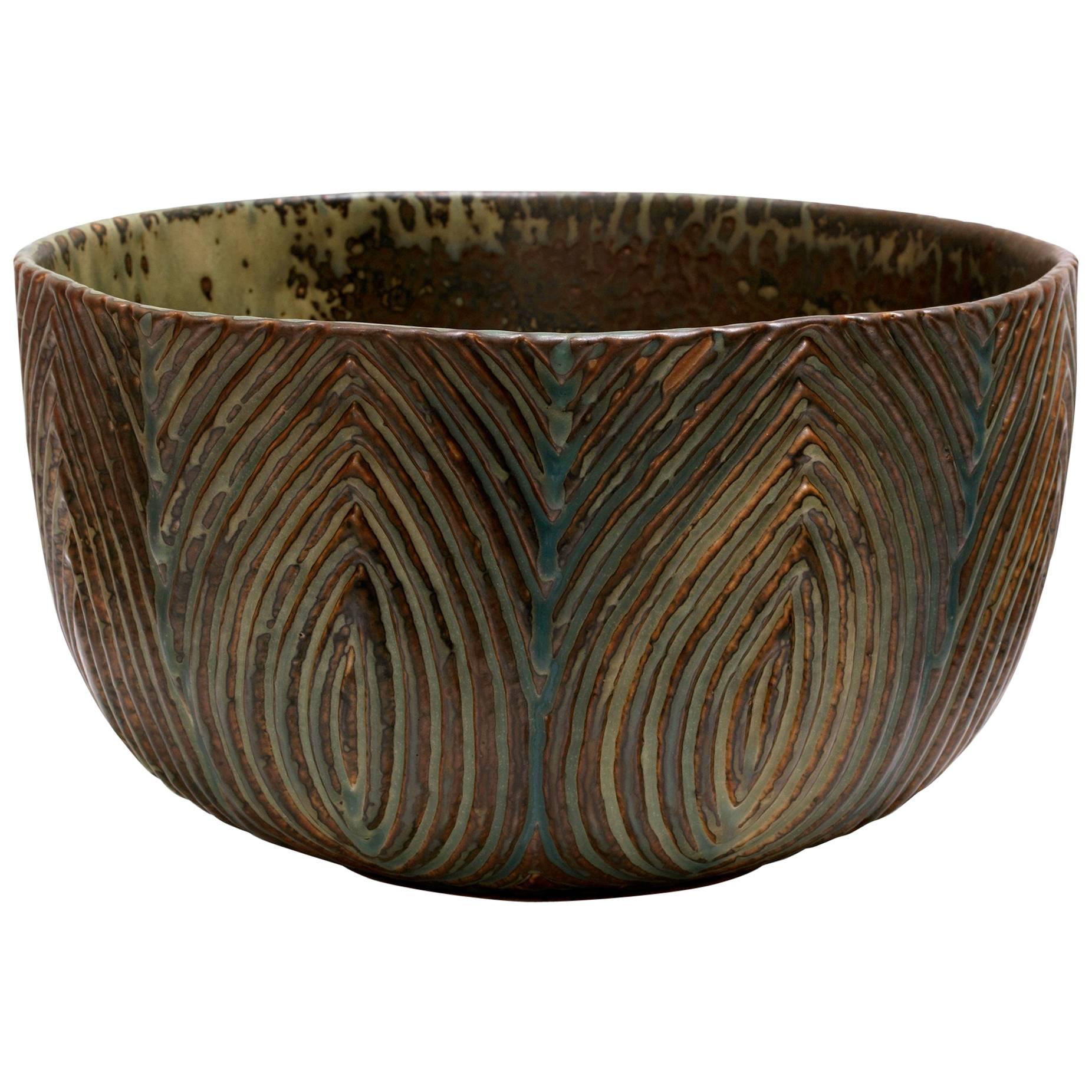 Bowl by the danish ceramist Axel Salto for Royal Copenhagen For Sale