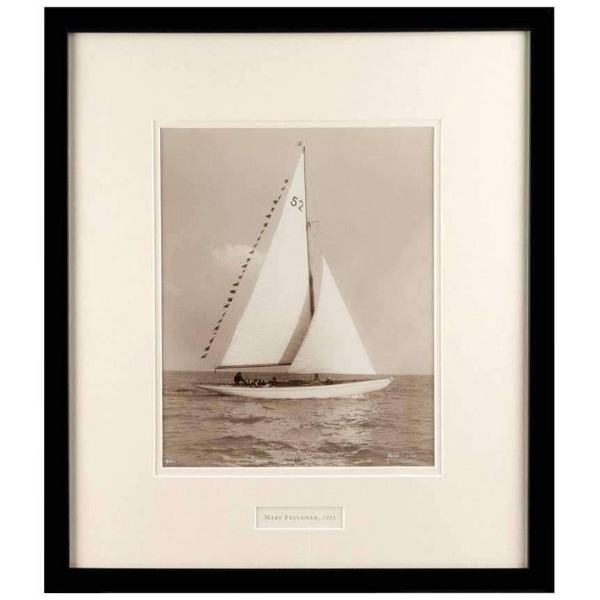 Silbernes Silbergelatine-Fotodruck von Beken - Yacht Mary Falconer im Angebot