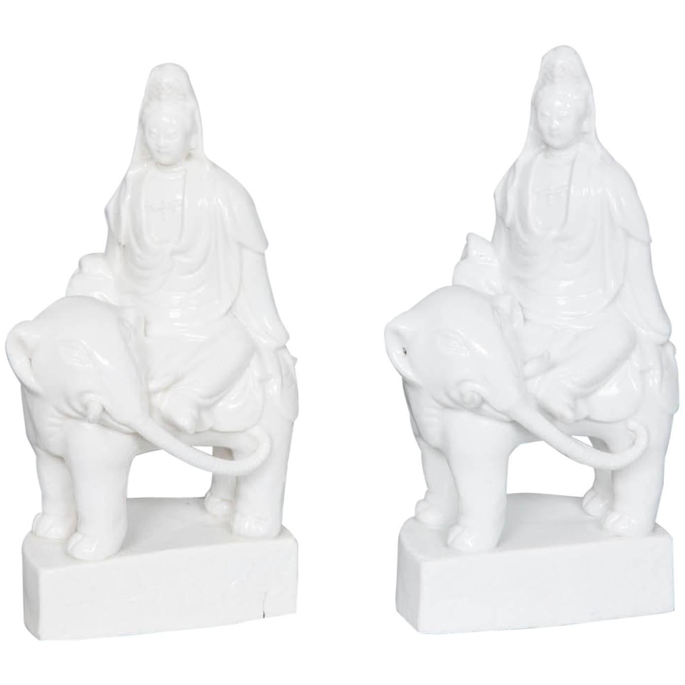 18th Century Pair of Blanc de Chine Guanyin Figure For Sale