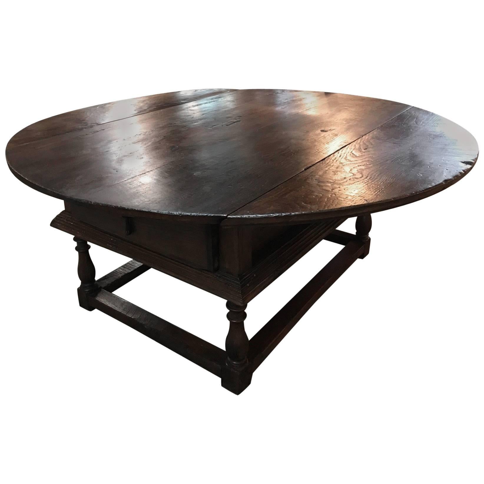 Outstanding and Rare Early 18th Century Italian  Round Table