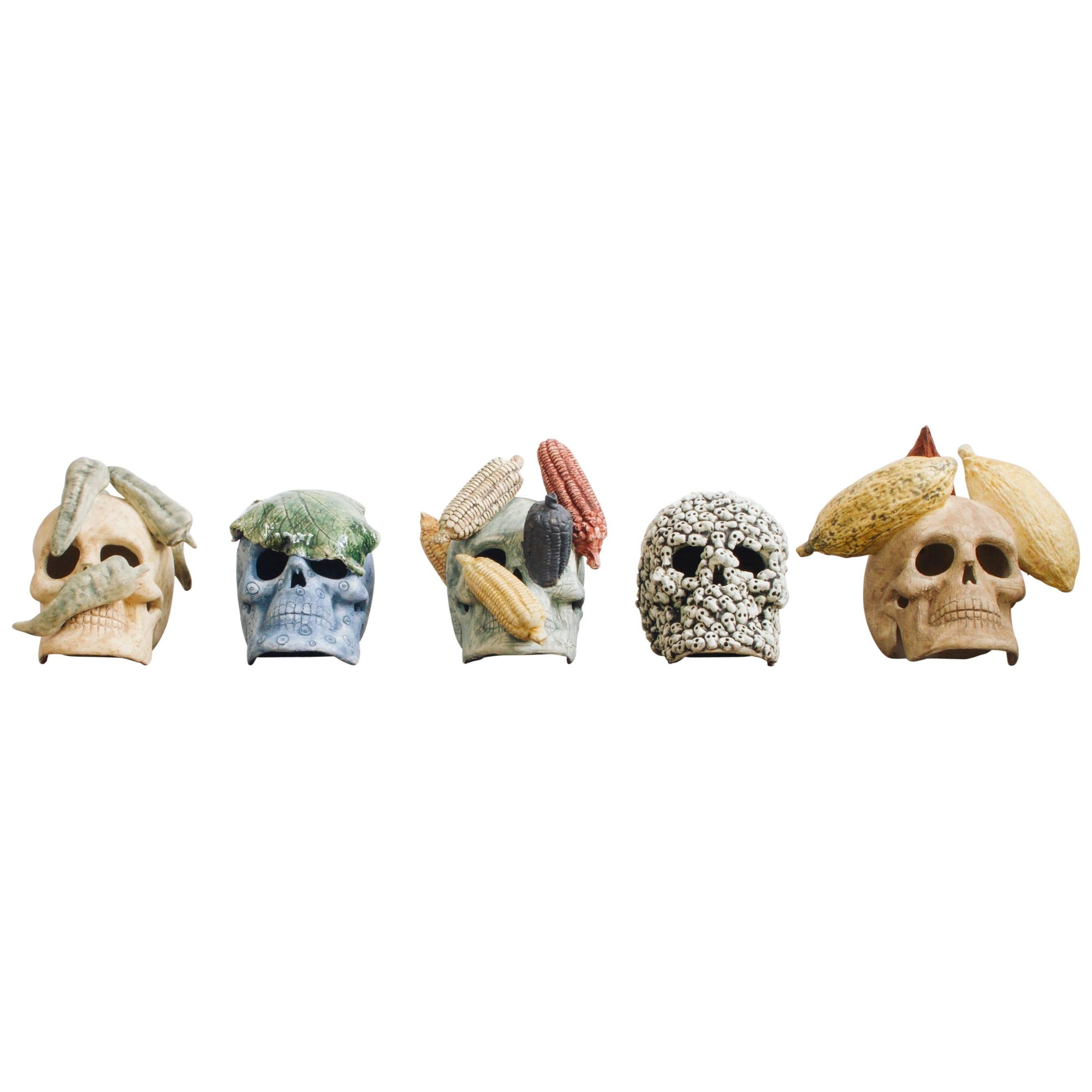 Mexikanische handgefertigte Keramik-Skulpturenkollektion mit Totenkopf, in limitierter Auflage im Angebot