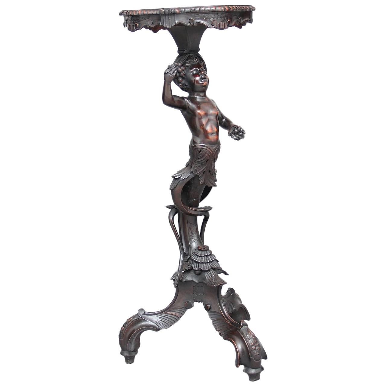 Torchère italienne du 19ème siècle en noyer sculpté