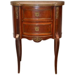 Commode elegante francese del XIX secolo in mogano con piano in marmo