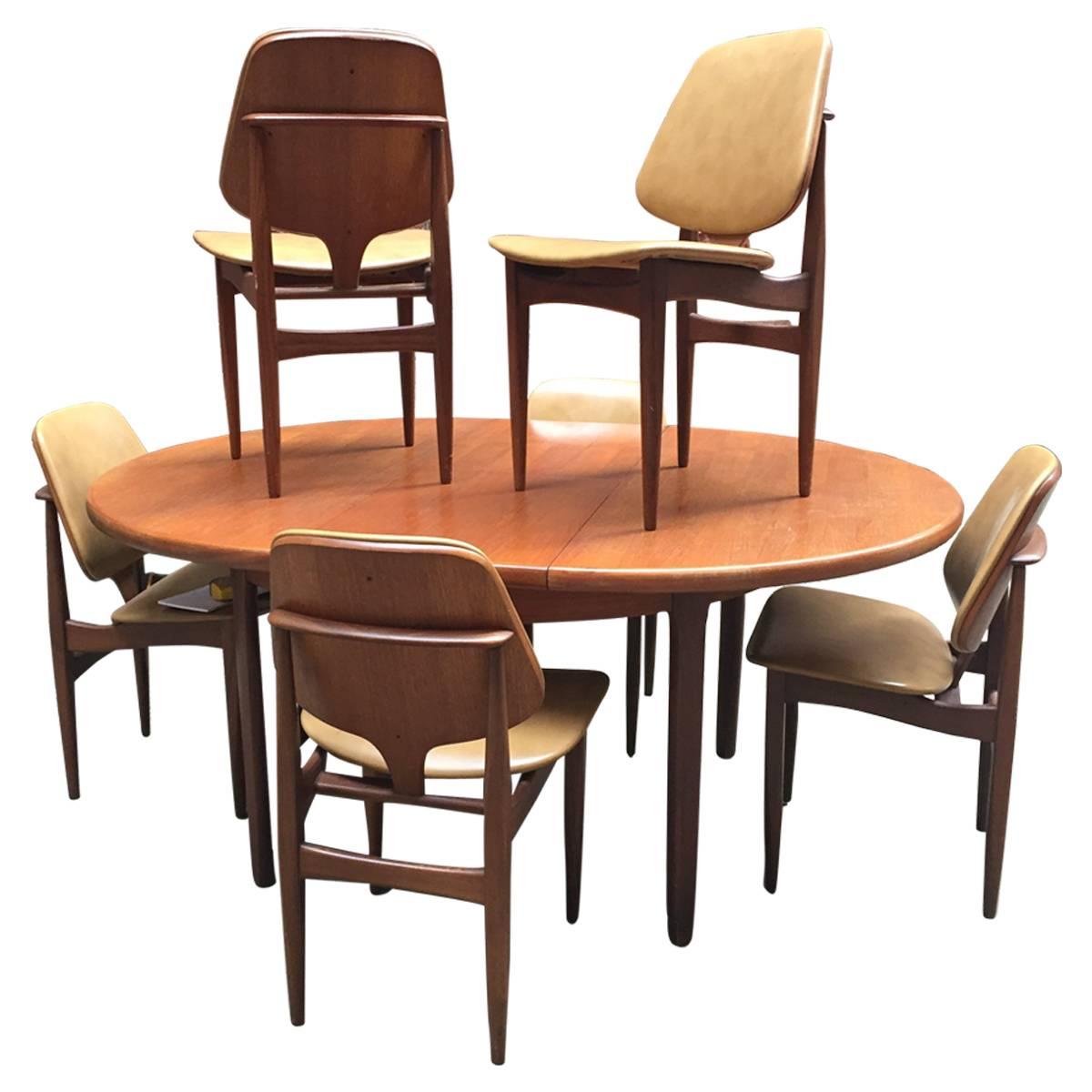 Modern English Elliots of Newbury Teak Dining Table and Chairs