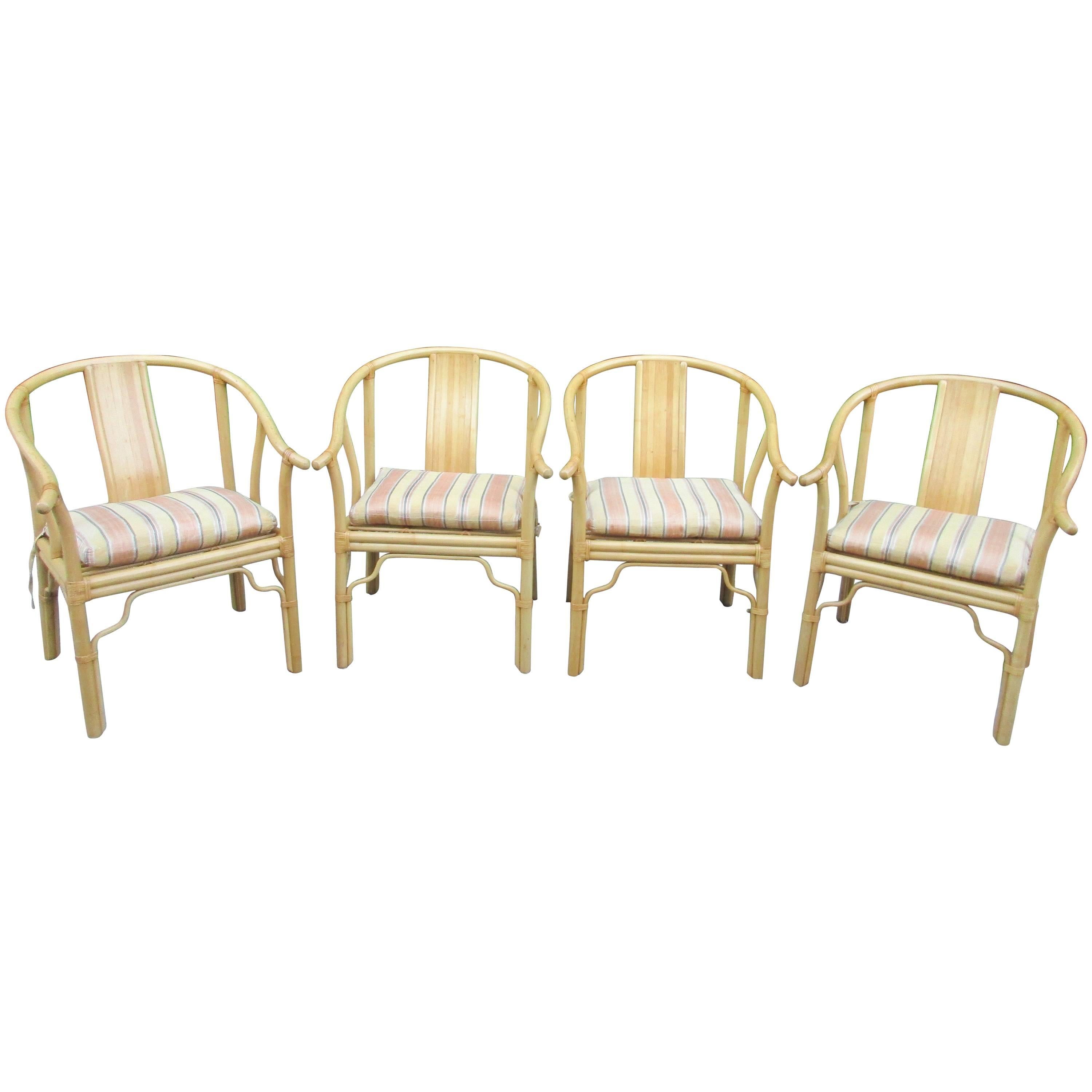 Quatre fauteuils vintage en bambou avec coussins personnalisés