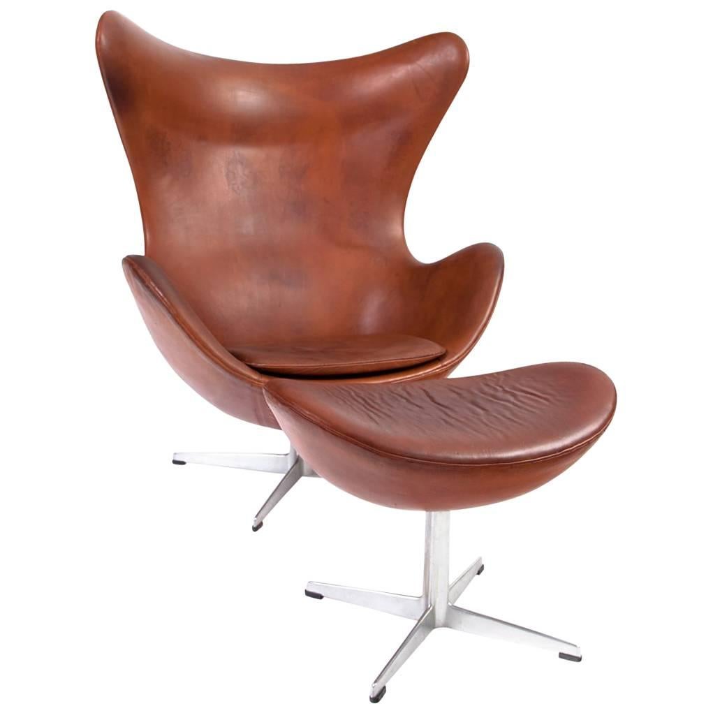 Arne Jacobsen Egg Chair with Ottoman in Patinated Leather For Sale