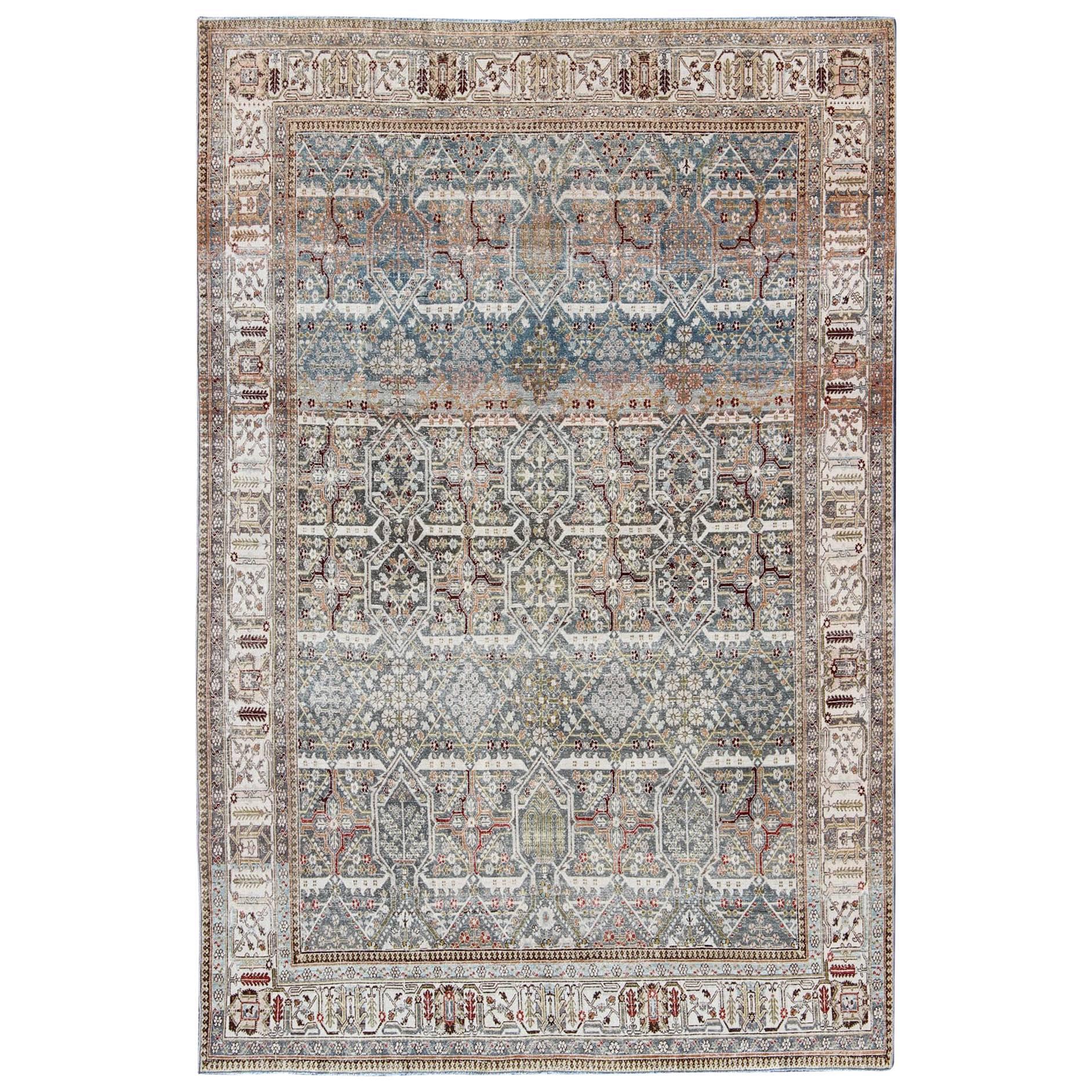 Tapis persan ancien Joshegan à fond bleu avec motif sous-géométrique sur toute sa surface