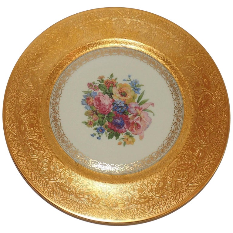 Fine Set of 12 Heinrich and Co. Selb Bavaria Gold Encrusted Floral