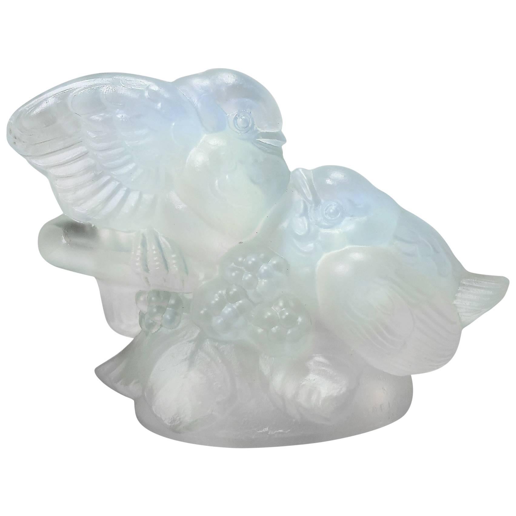 'Les Inseparables', an Art Deco Glass Figurine of Love Birds by Sabino For Sale