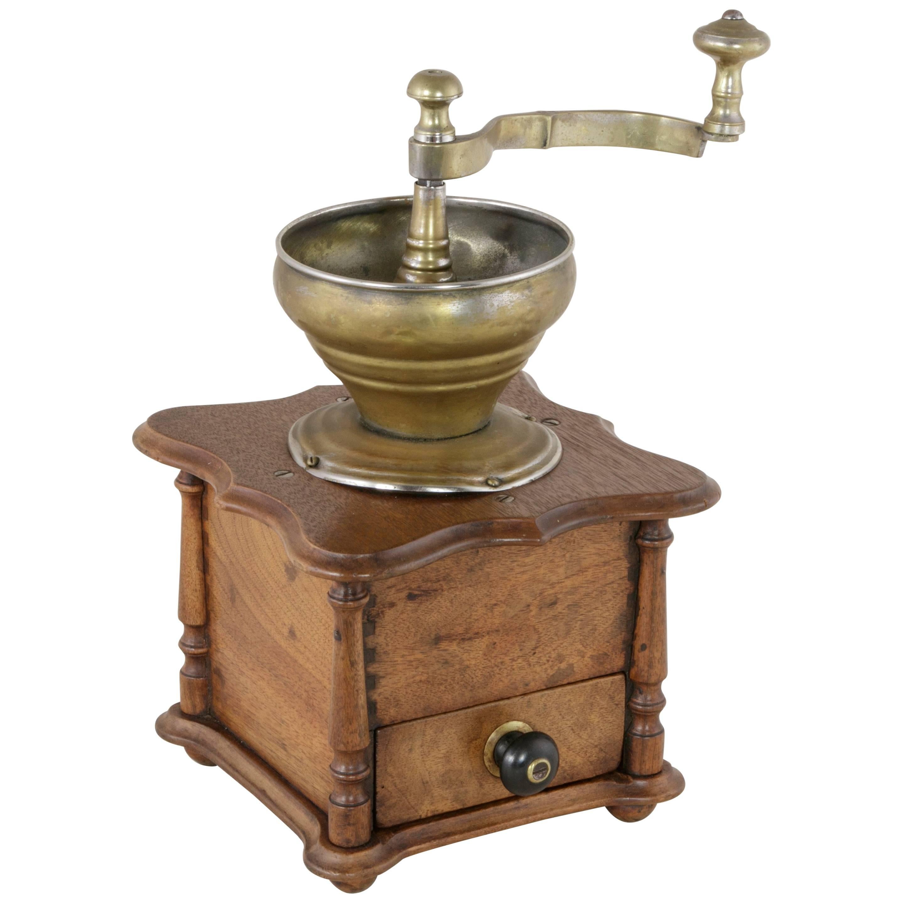 Late 19th Century French Walnut Coffee Grinder with Brass Funnel and Mechanism