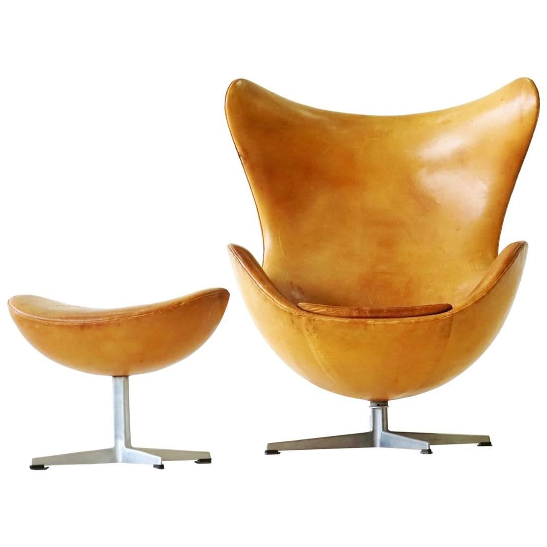 Arne Jacobsen Egg Lounge Chair and Ottoman, 1960s Fritz Hansen Leather