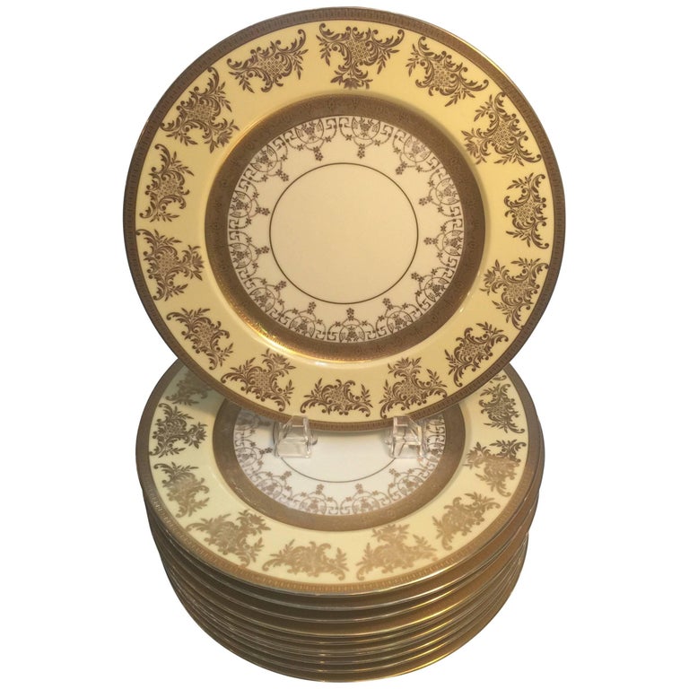 Set of 12 Service Dinner Plates with Vanilla and Gilt Borders For Sale