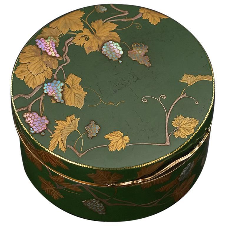 Antique French 18-Karat Gold-Mounted and Japanese Lacquer Snuff Box, circa 1770