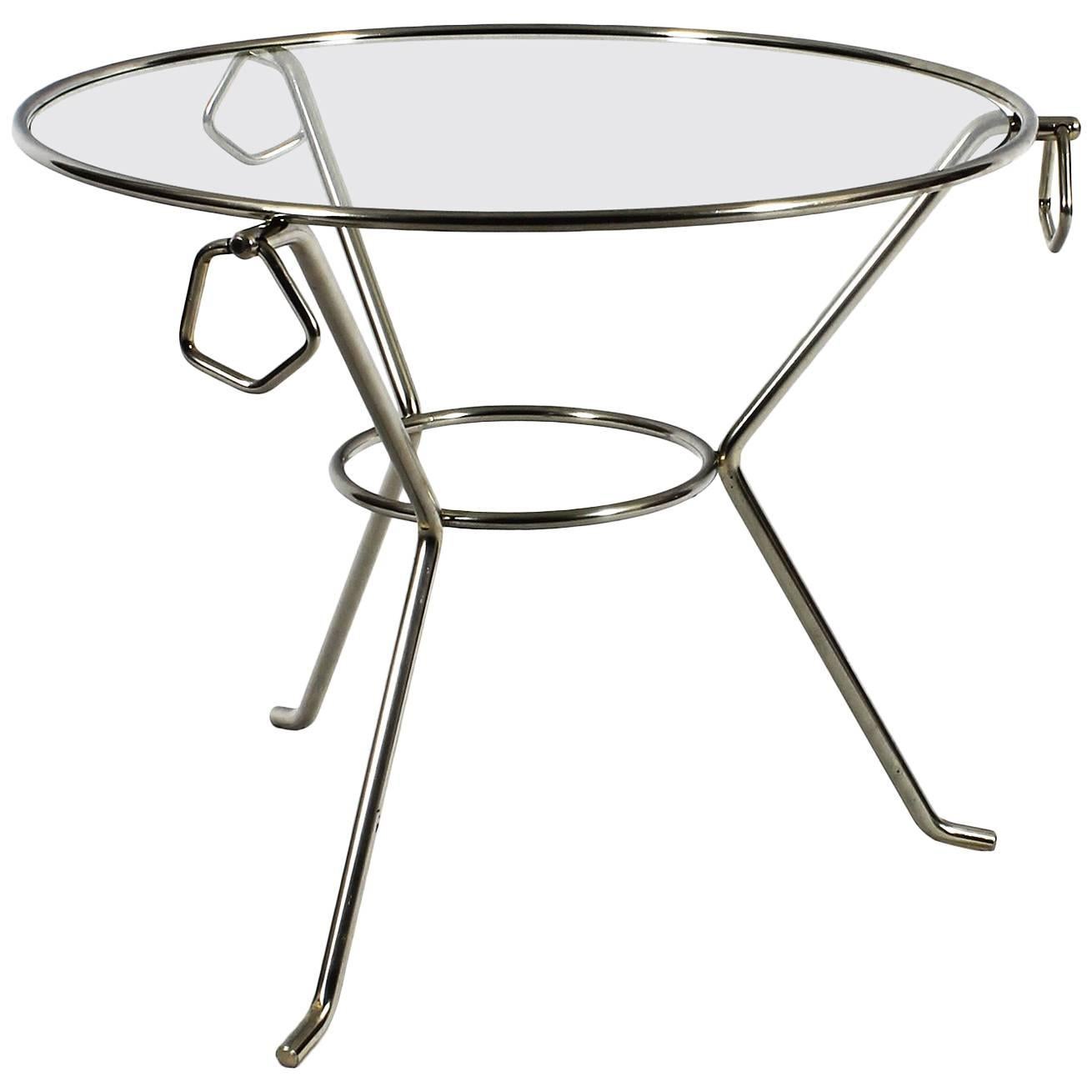 Moder Dreibein-Tisch aus vernickeltem Messing, Glas, Ringe – Frankreich im Angebot