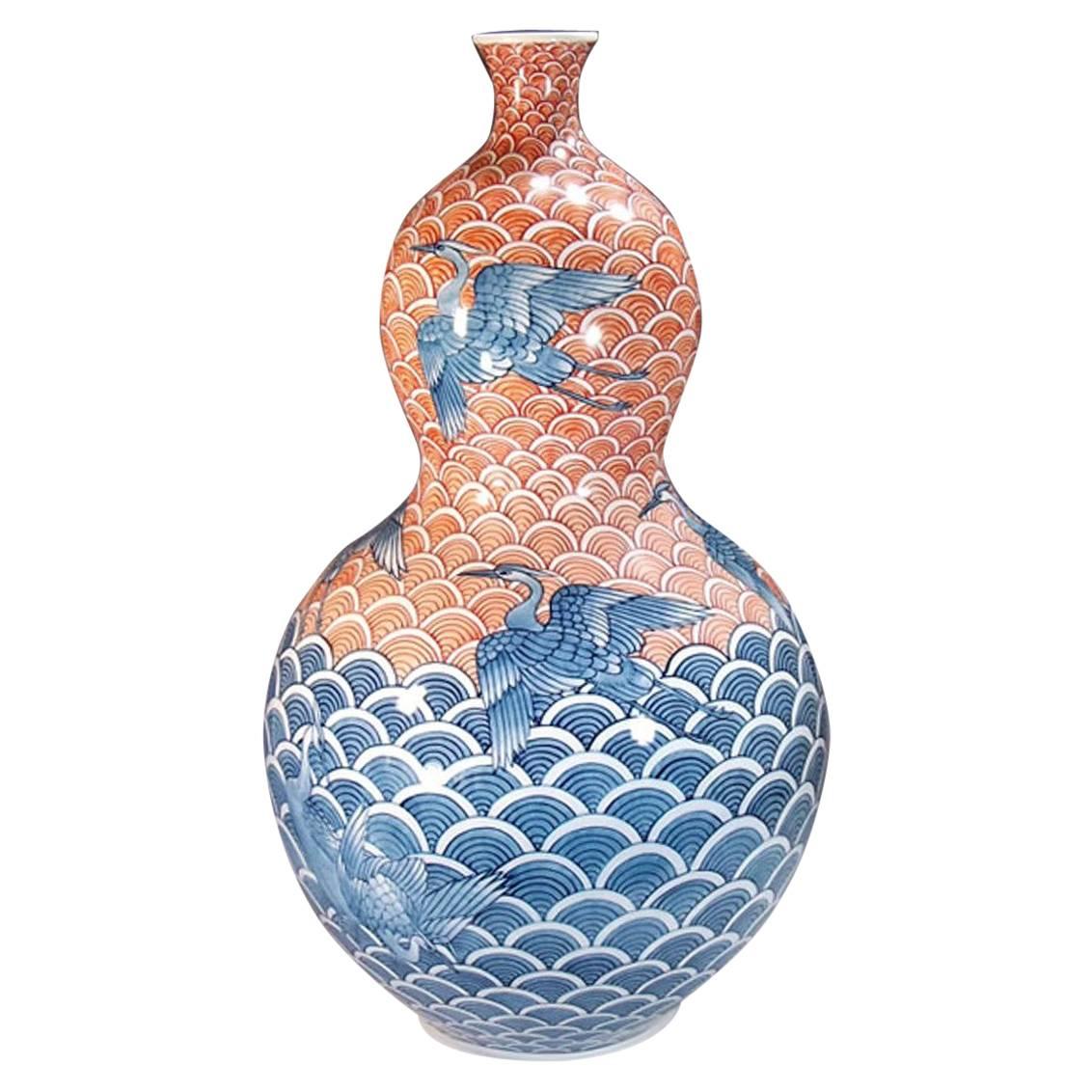 Vase japonais contemporain en porcelaine bleue et rouge par un maître artiste, 2 pièces