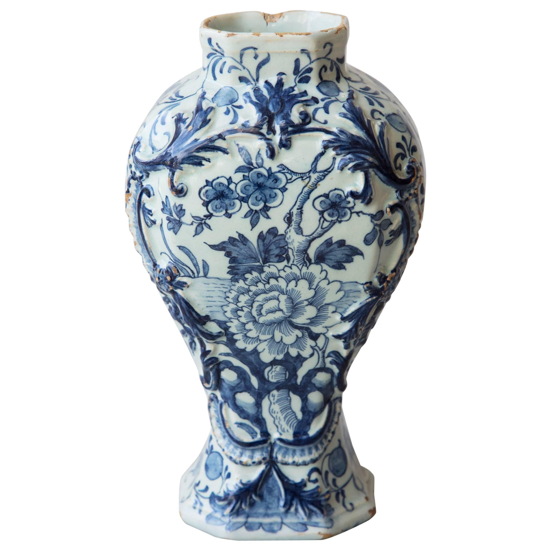 18th Century Octagonal Baluster Delft Vase For Sale