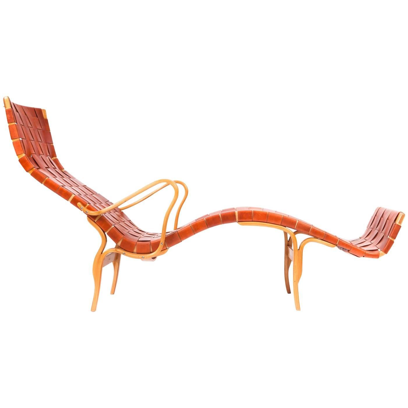 Bruno Mathsson Leather Chaise Longue For Sale