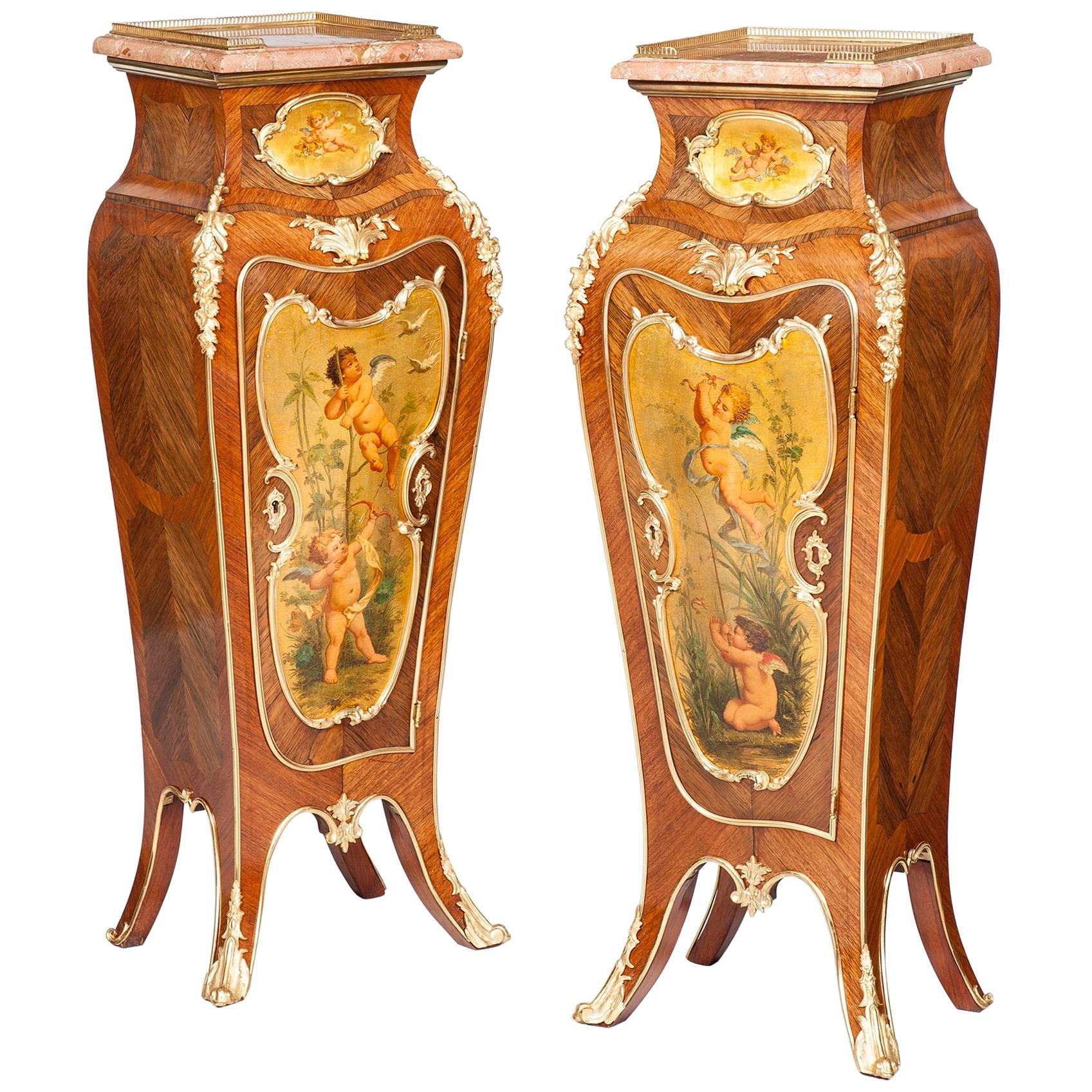 Pareja de pedestales franceses de madera pintada dorada del siglo XIX
