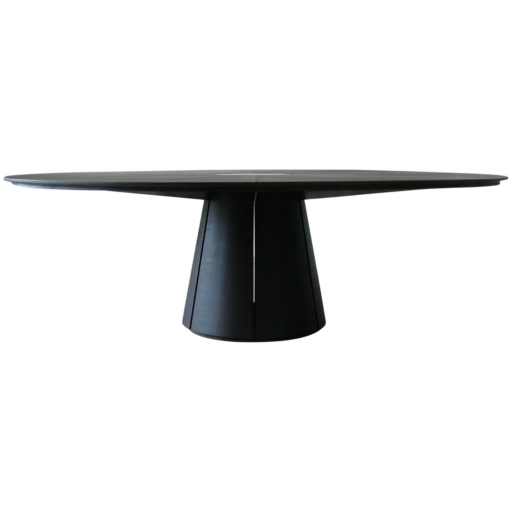 Table ovale « Grande Table » conçue par Stephane Lebrun pour Dessie