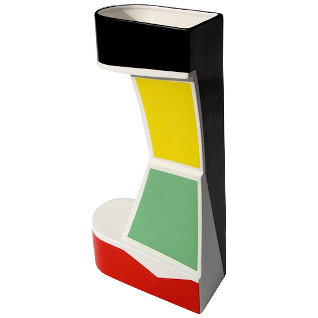 Vase en céramique italienne Noir Modèle de George Sowden pour Superego Editions.