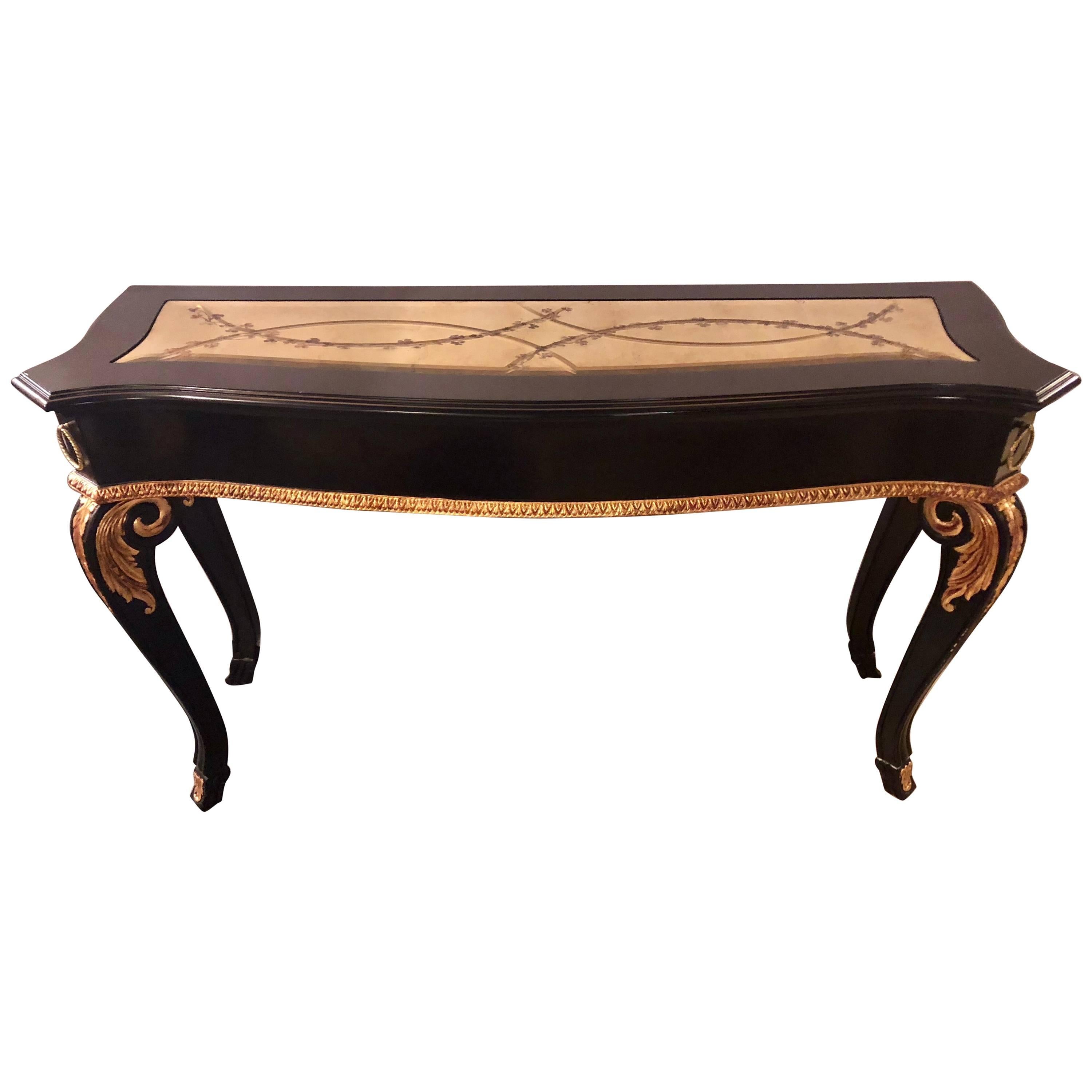 Console / table de canapé décorée en ébène et doré à la feuille avec plateau en verre biseauté fin