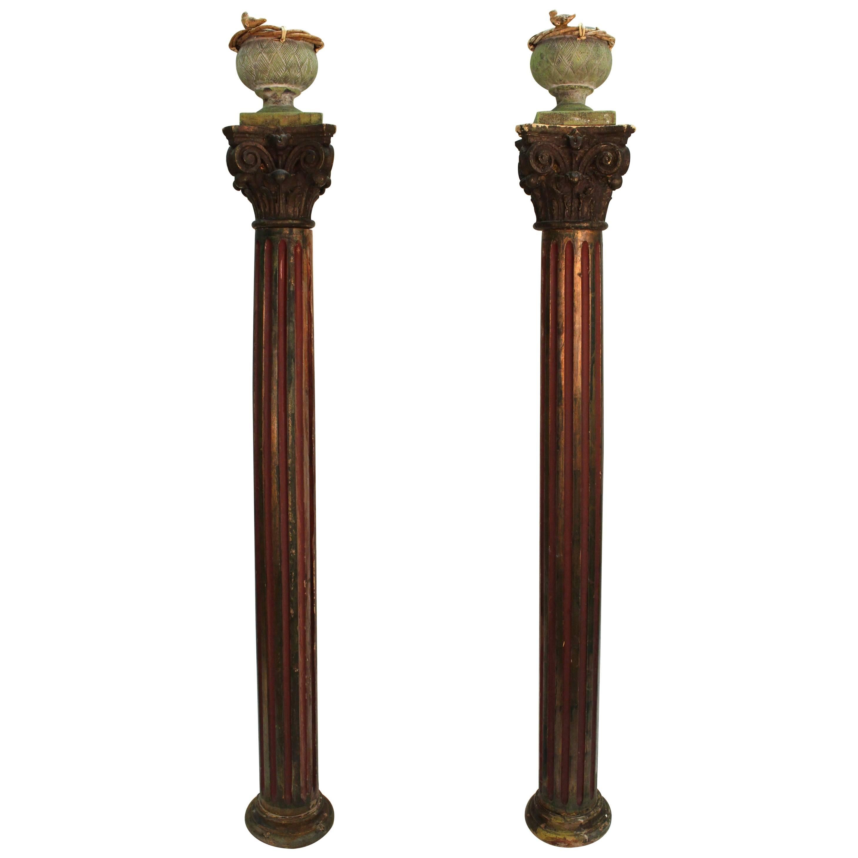 Viktorianische korinthische Säulen aus Holz mit Vögeln auf der Oberseite, viktorianisch